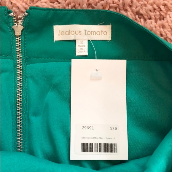 Size Small Kelly Green Skirt - Picture 4 of 4